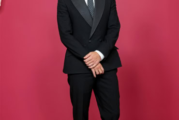 Robert Pattinson wears Dior at The Premiere of "the Drama"