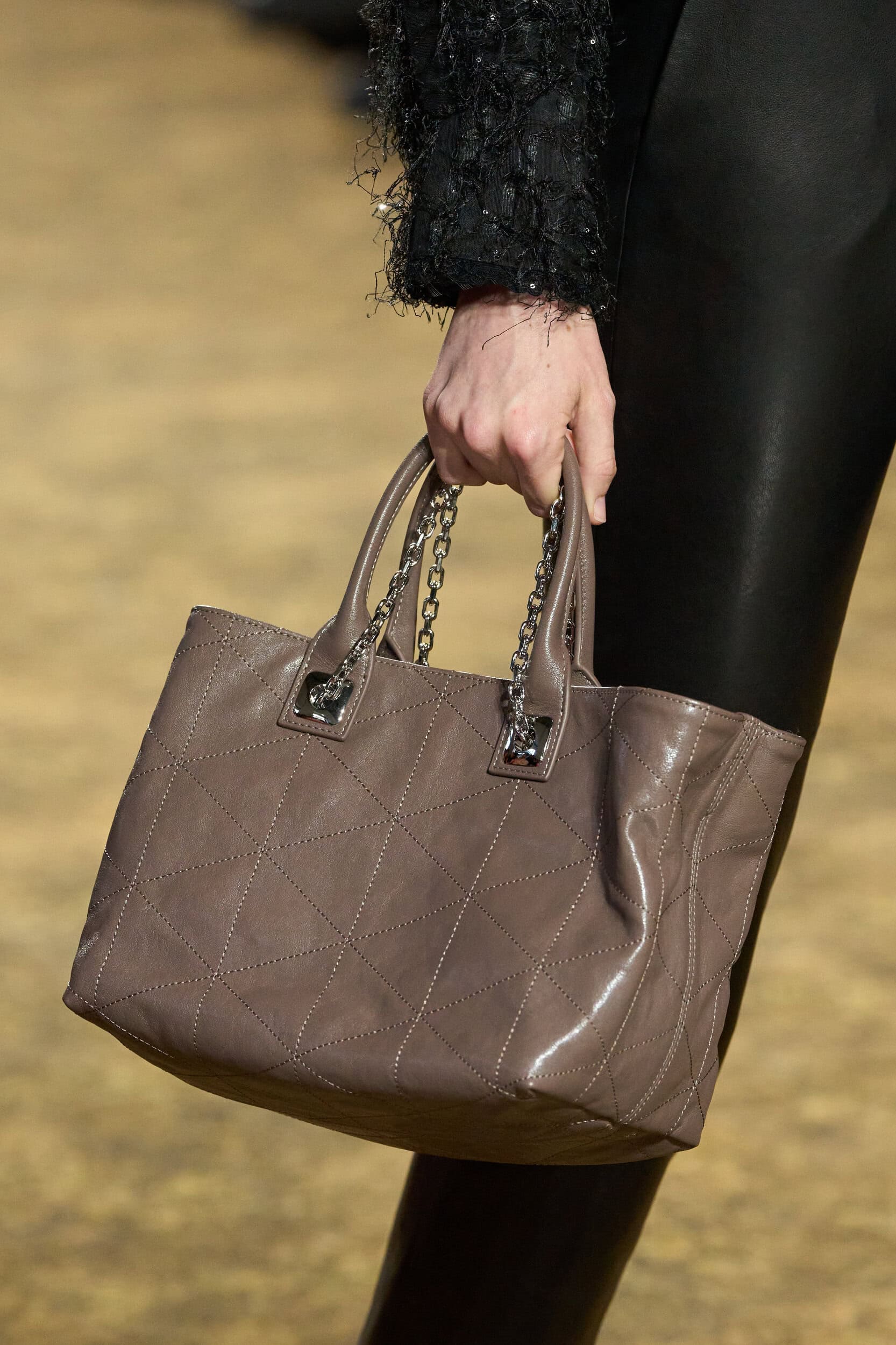 Shiatzy Chen Fall 2026 Fashion Show Details