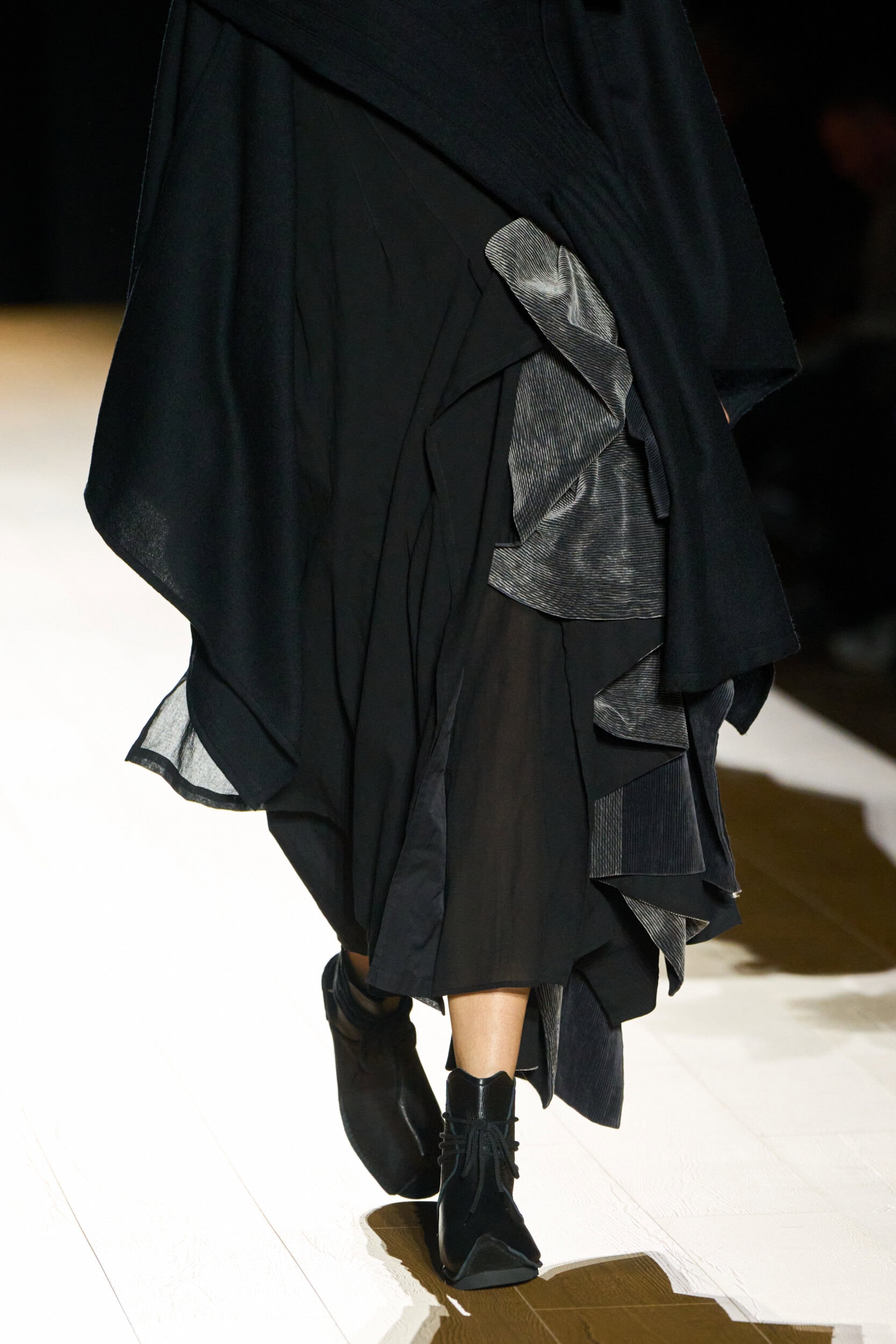 Yohji Yamamoto Fall 2026 Fashion Show Details