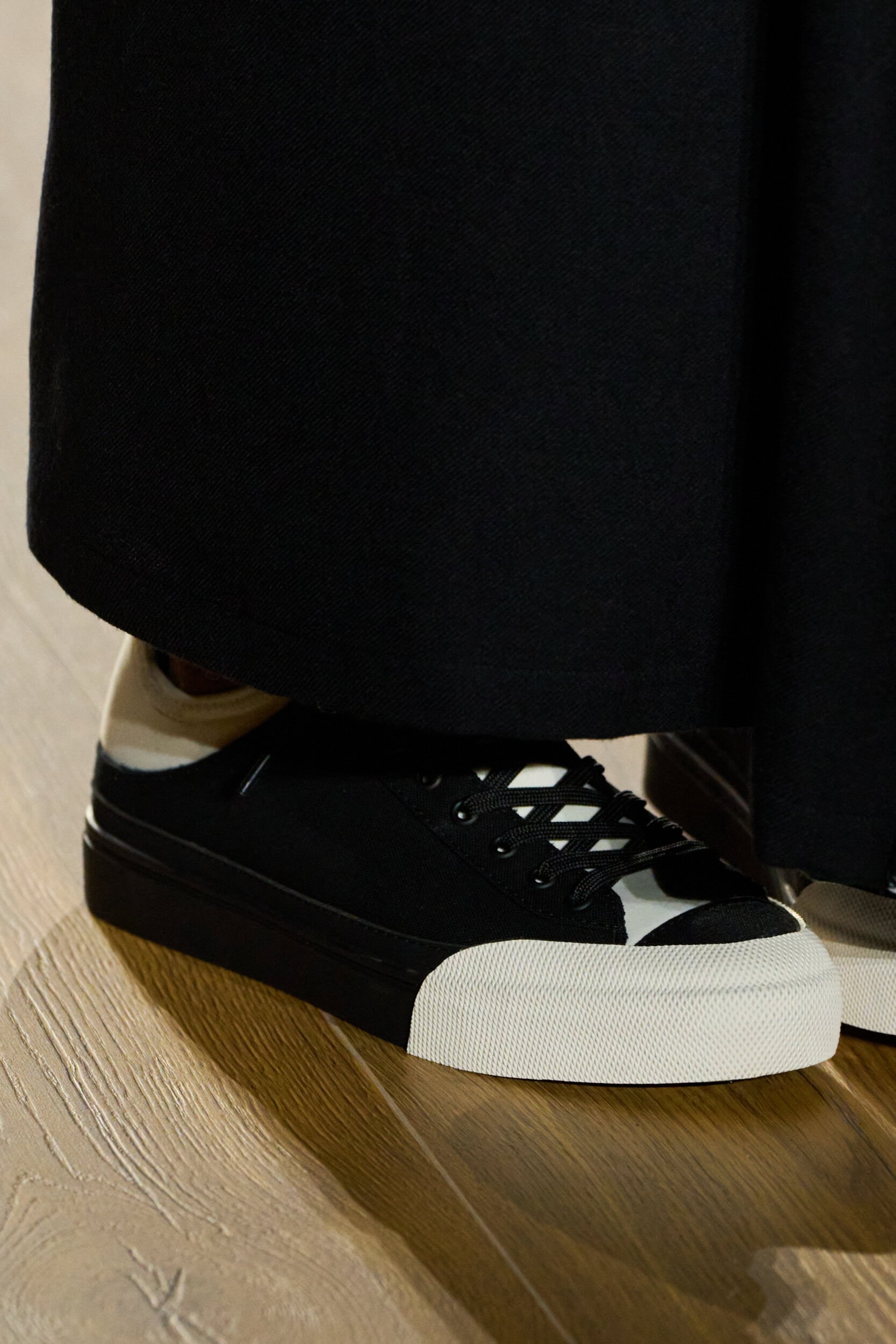 Yohji Yamamoto Fall 2026 Fashion Show Details