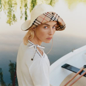 Burberry ‘Escape to the Countryside’ Ad Campaign