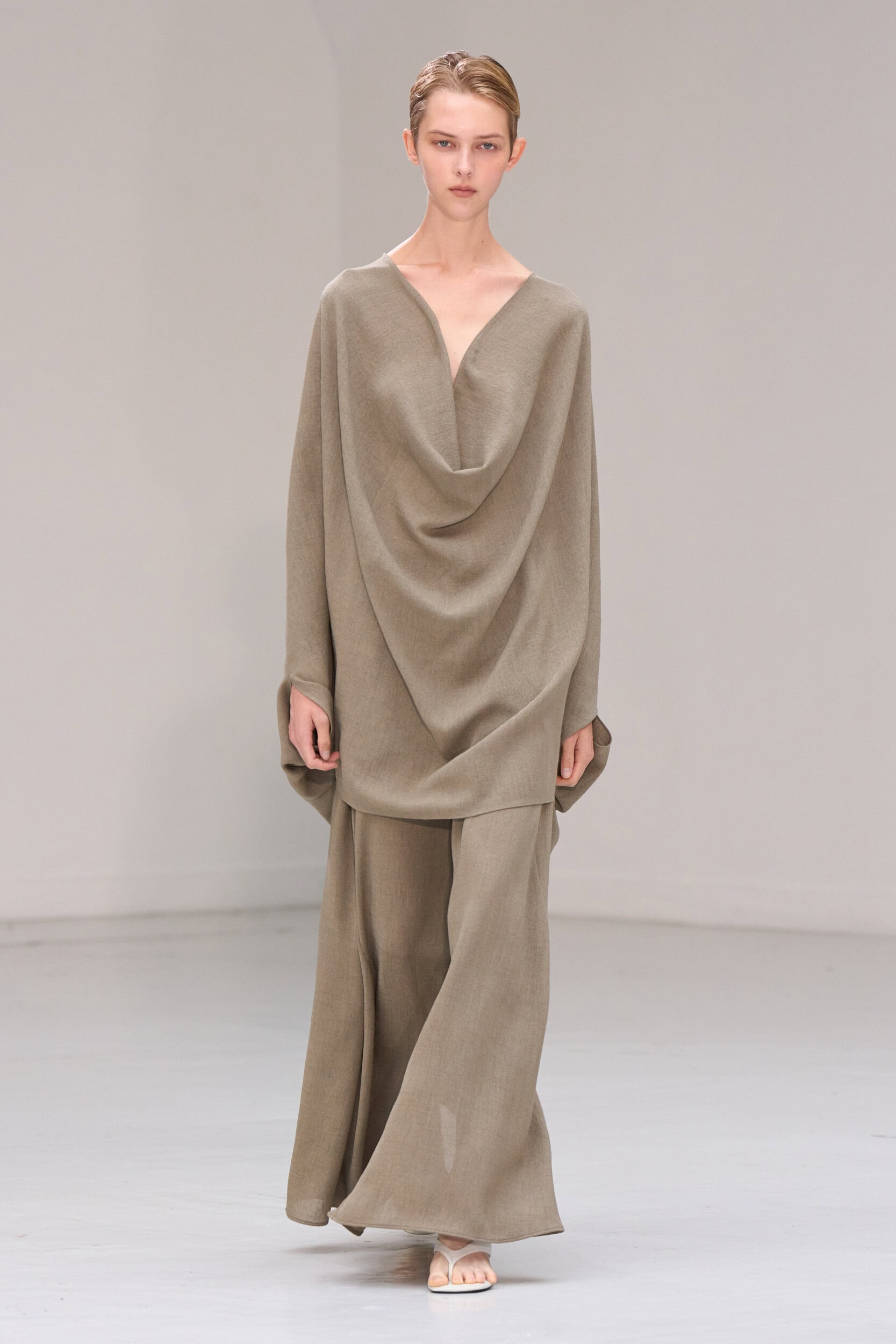 Ruohan Spring 2027 Fashion Show