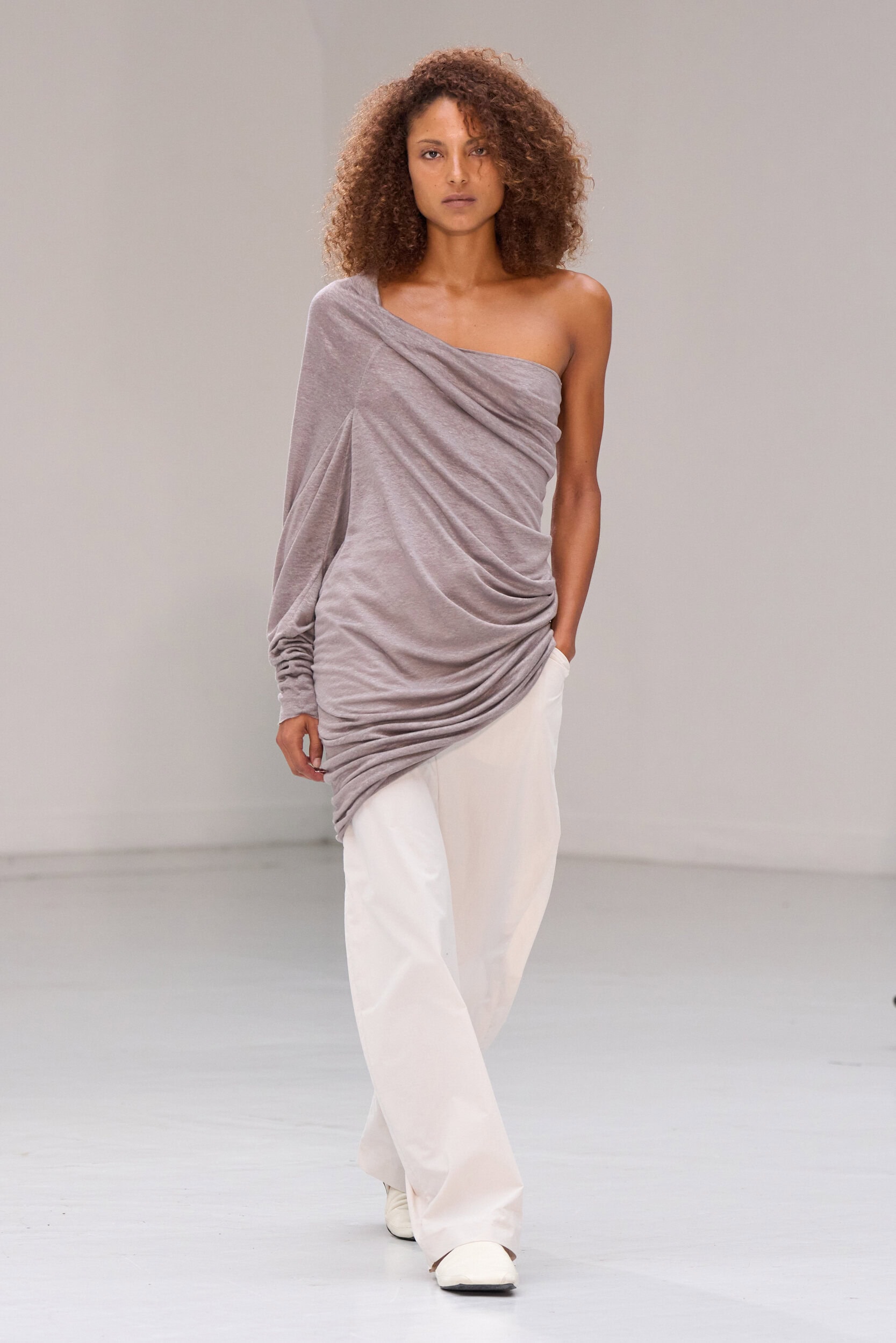 Ruohan Spring 2027 Fashion Show