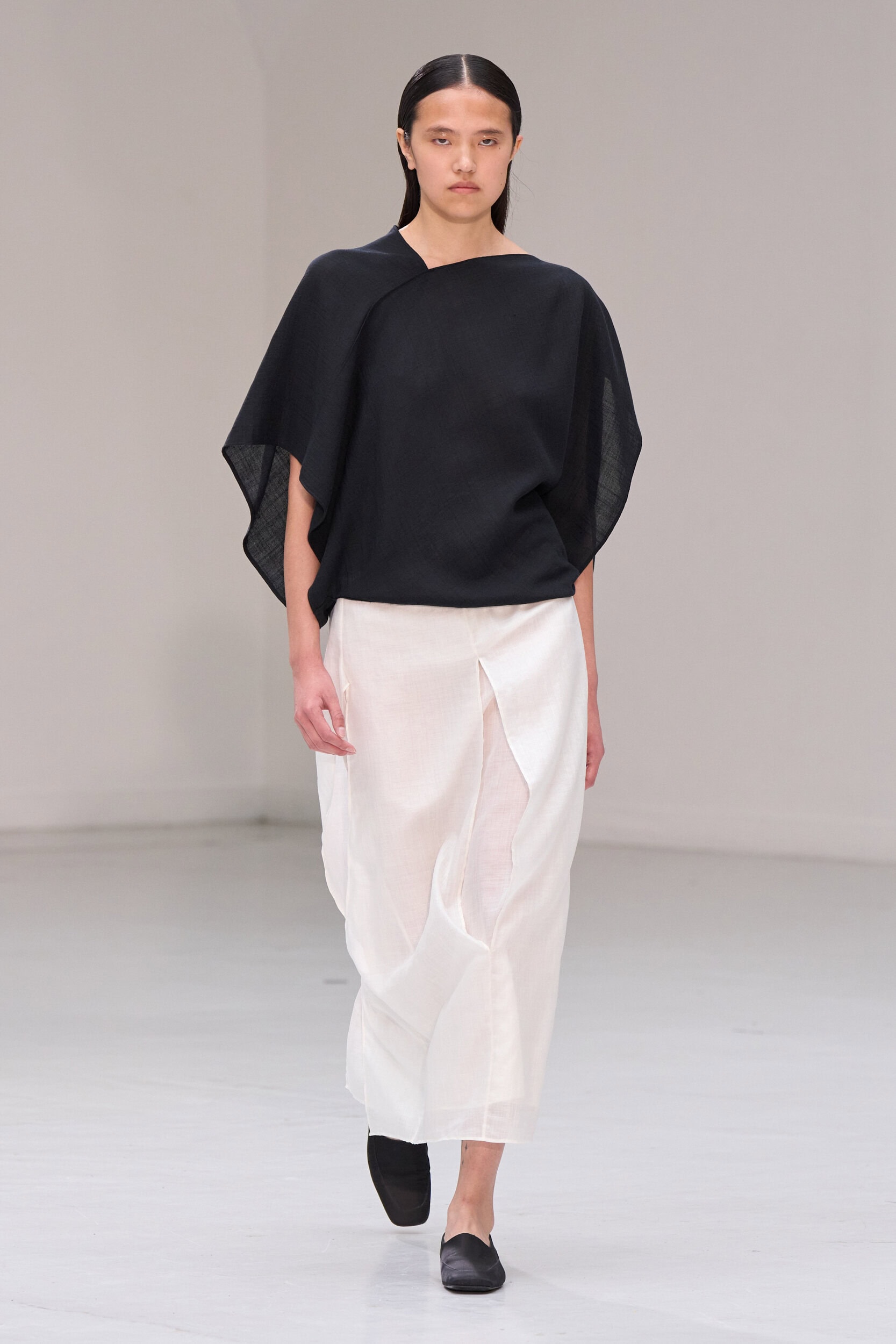 Ruohan Spring 2027 Fashion Show