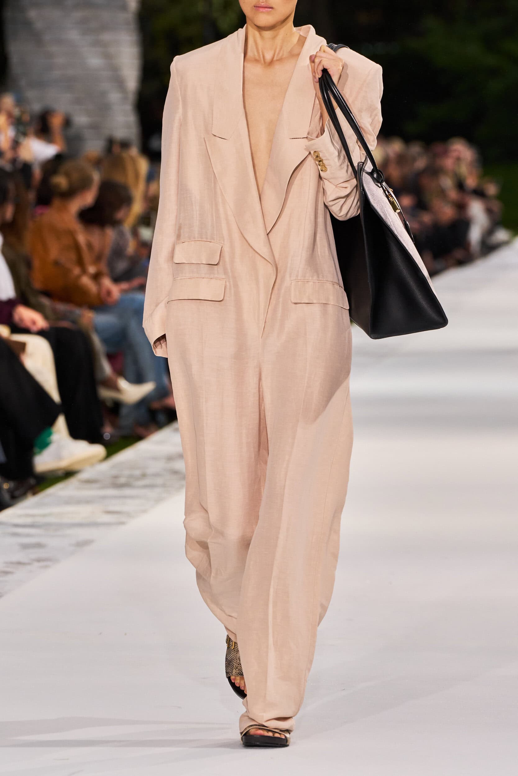 Stella Mccartney Spring 2027 Fashion Show Details